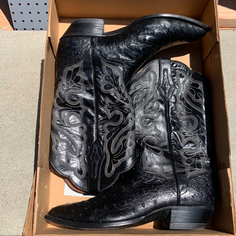 Black used in good condition El Dorado cowboy boots.